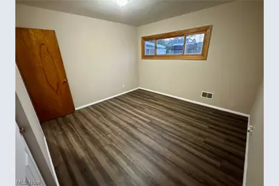 1093 Sutherland Avenue, Akron, OH 44314 - Photo 24