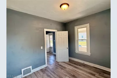 124 W 32nd Street, Lorain, OH 44055 - Photo 4