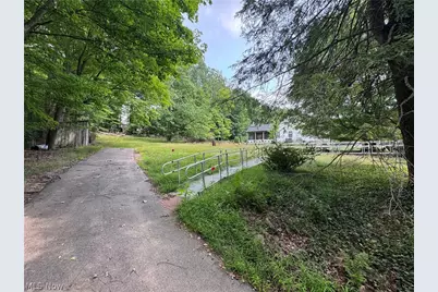 7456 Chagrin Road, Chagrin Falls, OH 44023 - Photo 2