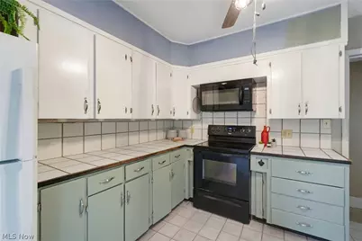 7091 Akron Avenue NW, New Franklin, OH 44614 - Photo 4