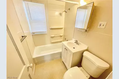 818-824 S Central Drive, Lorain, OH 44052 - Photo 6