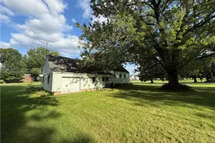 4111 Broadway Ave NE, Louisville, OH 44641 - Photo 4