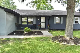 5629 London Dr, Austintown, OH 44515 - Photo 2