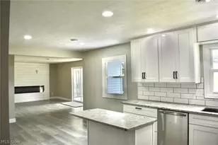 5629 London Dr, Austintown, OH 44515 - Photo 8