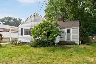 608 Applegrove St NW, North Canton, OH 44720 - Photo 8