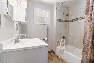 608 Applegrove St NW, North Canton, OH 44720 - Photo 18