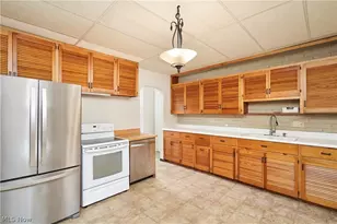 221 7th St NW, Barberton, OH 44203 - Photo 6