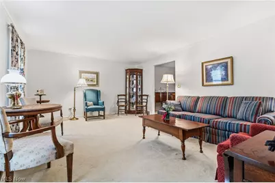 805 Fair Oaks Avenue SW, North Canton, OH 44720 - Photo 4