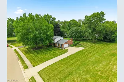 805 Fair Oaks Avenue SW, North Canton, OH 44720 - Photo 2