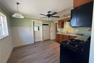 978 Buffalo St, Conneaut, OH 44030 - Photo 2