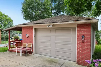 394 E Park Avenue, Barberton, OH 44203 - Photo 2