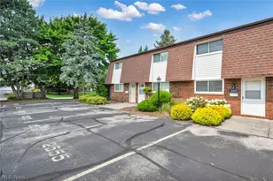 2555 Shakespeare Ln, Avon, OH 44011 - Photo 2