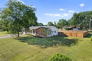 586 Brookpark Dr, Cuyahoga Falls, OH 44223 - Photo 2