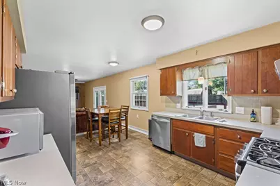 586 Brookpark Drive, Cuyahoga Falls, OH 44223 - Photo 6