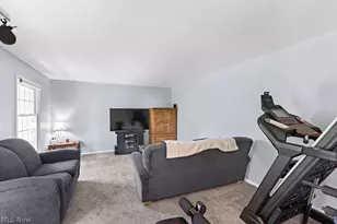 586 Brookpark Dr, Cuyahoga Falls, OH 44223 - Photo 4
