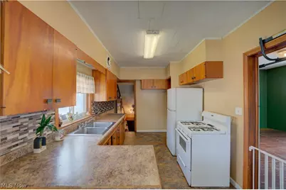 701 Tenney Avenue, Amherst, OH 44001 - Photo 8