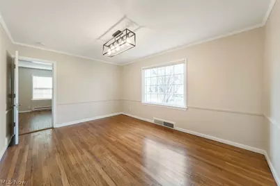 19208 Chagrin, Huber Heights, OH 44122 - Photo 8