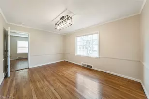 19208 Chagrin, Huber Heights, OH 44122 - Photo 8