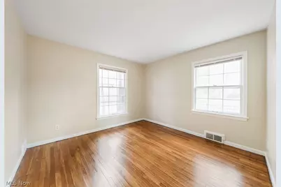 19208 Chagrin, Huber Heights, OH 44122 - Photo 6