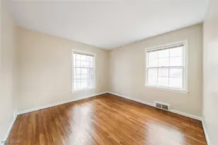 19208 Chagrin, Huber Heights, OH 44122 - Photo 6