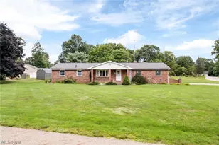 5059 Broadview St NE, Louisville, OH 44641 - Photo 2