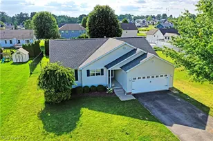 10420 Carrie Dr, New Middletown, OH 44442 - Photo 2