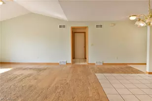 10420 Carrie Dr, New Middletown, OH 44442 - Photo 14