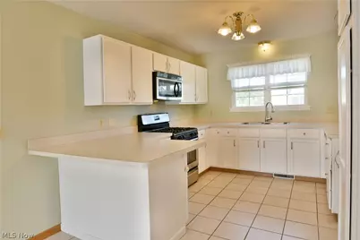 10420 Carrie Drive, New Middletown, OH 44442 - Photo 8