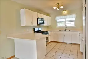 10420 Carrie Dr, New Middletown, OH 44442 - Photo 8