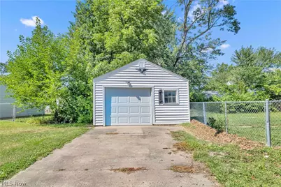4082 Palm Avenue, Lorain, OH 44055 - Photo 4