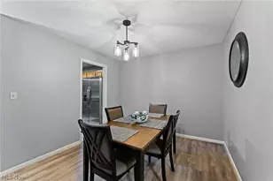 1339 Fox Run Dr, Youngstown, OH 44512 - Photo 8