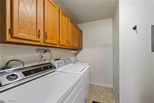 1339 Fox Run Dr, Youngstown, OH 44512 - Photo 22