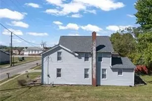 223 E Maple St, Hartville, OH 44632 - Photo 2