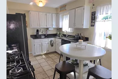 230 E 288th Street, Willowick, OH 44095 - Photo 2