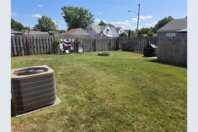 230 E 288th Street, Willowick, OH 44095 - Photo 12