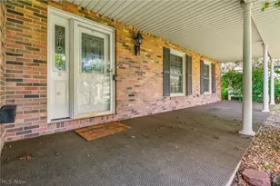 2211 Hunting Valley St NW, North Canton, OH 44720 - Photo 4