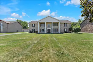 900 Pearson Cir, Boardman, OH 44512 - Photo 2