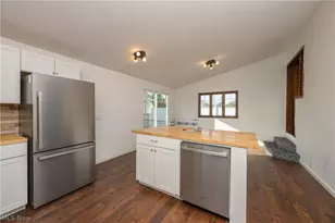 320 Oak St, Uhrichsville, OH 44683 - Photo 16