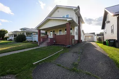 320 Oak Street, Uhrichsville, OH 44683 - Photo 1