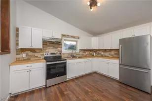 320 Oak St, Uhrichsville, OH 44683 - Photo 14