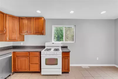1083 Eastlake Drive, Eastlake, OH 44095 - Photo 10