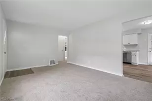 1237 Easton Dr, Akron, OH 44310 - Photo 8