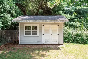 241 Kent Cir NE, New Philadelphia, OH 44663 - Photo 6