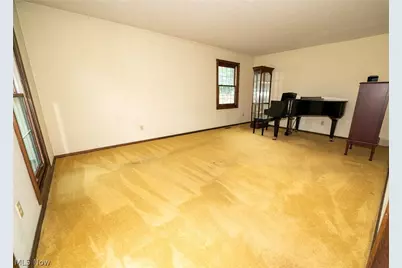 241 Kent Circle NE, New Philadelphia, OH 44663 - Photo 8