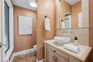 10611 Castle Pines Cir, Concord Twp, OH 44077 - Photo 16