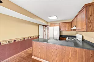 6724 Connecticut Colony Cir, Mentor, OH 44060 - Photo 8