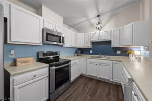 2469 Waterford Pointe Dr, Kent, OH 44240 - Photo 6