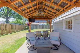 2322 Larchmont Dr, Wickliffe, OH 44092 - Photo 8