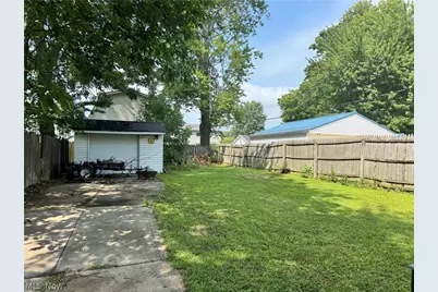 7693 Holly Drive, Mentor on the Lake, OH 44060 - Photo 8