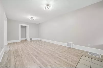 1376 Goodyear Boulevard, Akron, OH 44305 - Photo 8